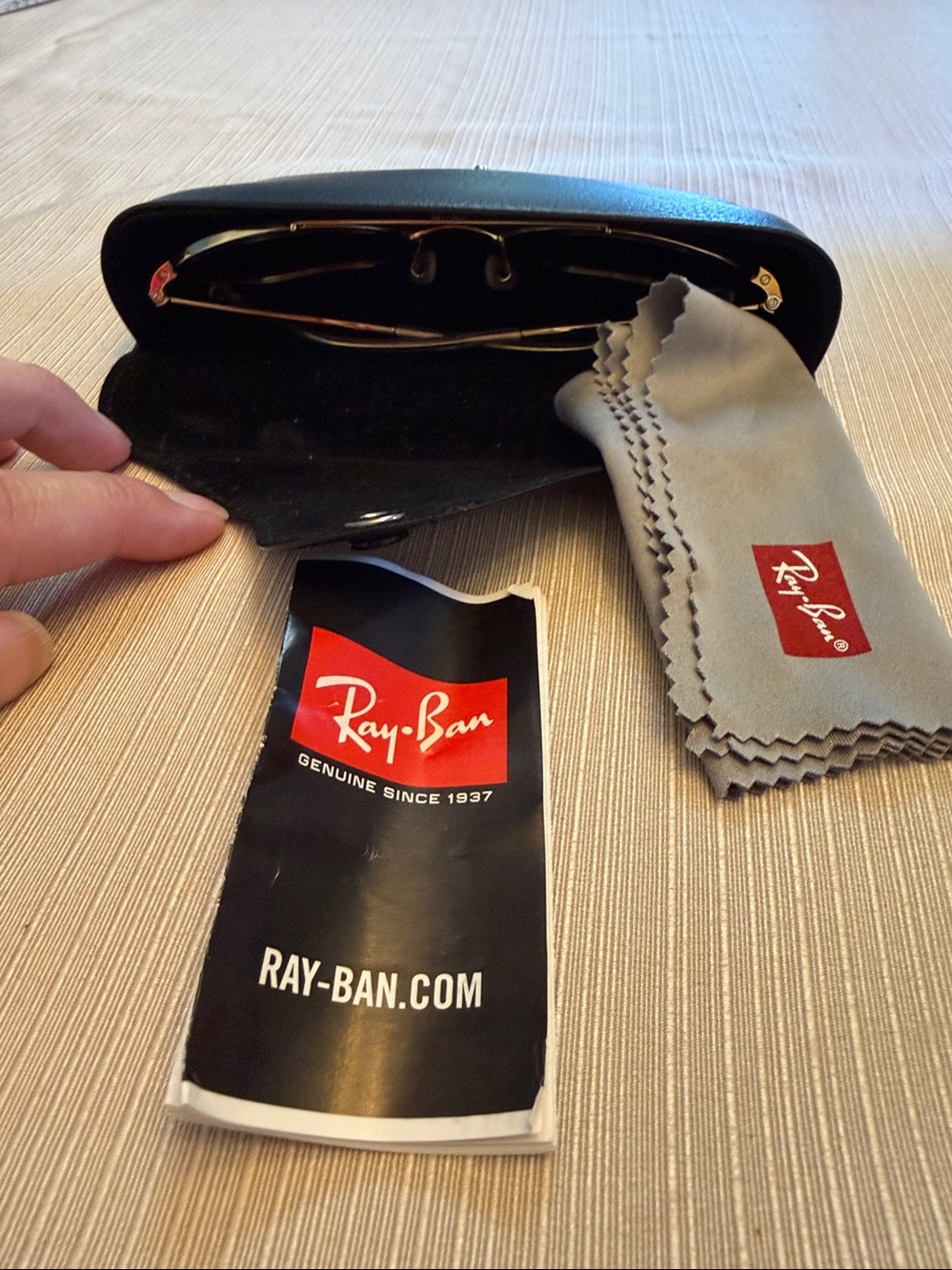 Ray Ban sun glasses - Picture 6 of 11